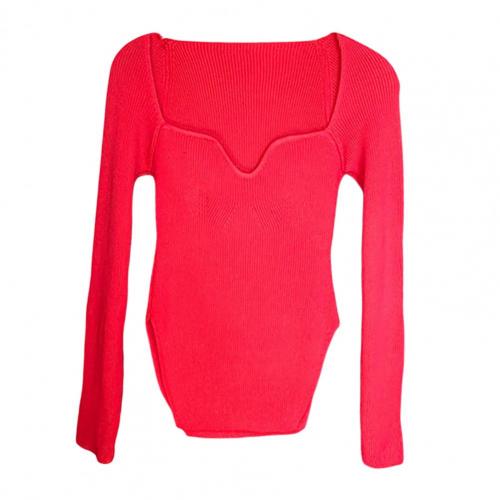 Roter Damenpullover, langärmelig, V-Ausschnitt, Strick, modisch, elegant.