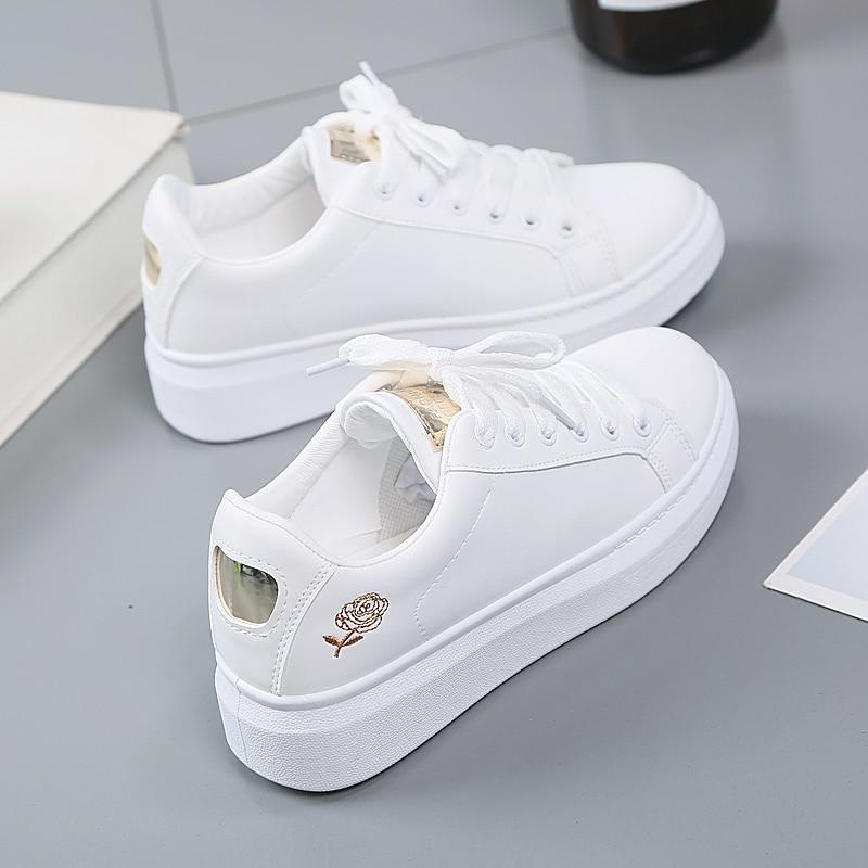 Trendig dam sneakers i konstläder med metallic-accenter – Norell