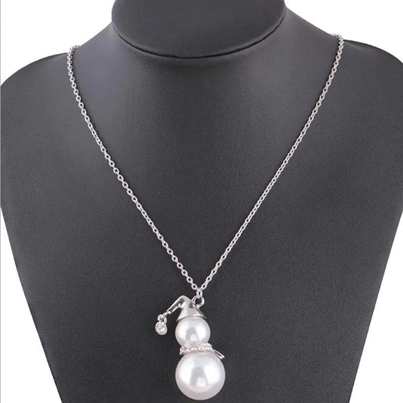 Silberne Halskette mit Perlenanhänger, elegantes Schmuckstück, Damenaccessoire, Geschenkidee.