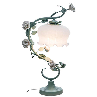 Grüne Tischlampe mit Rosenmotiv, Vintage-Stil, dekorative Beleuchtung, Metall und Glas.