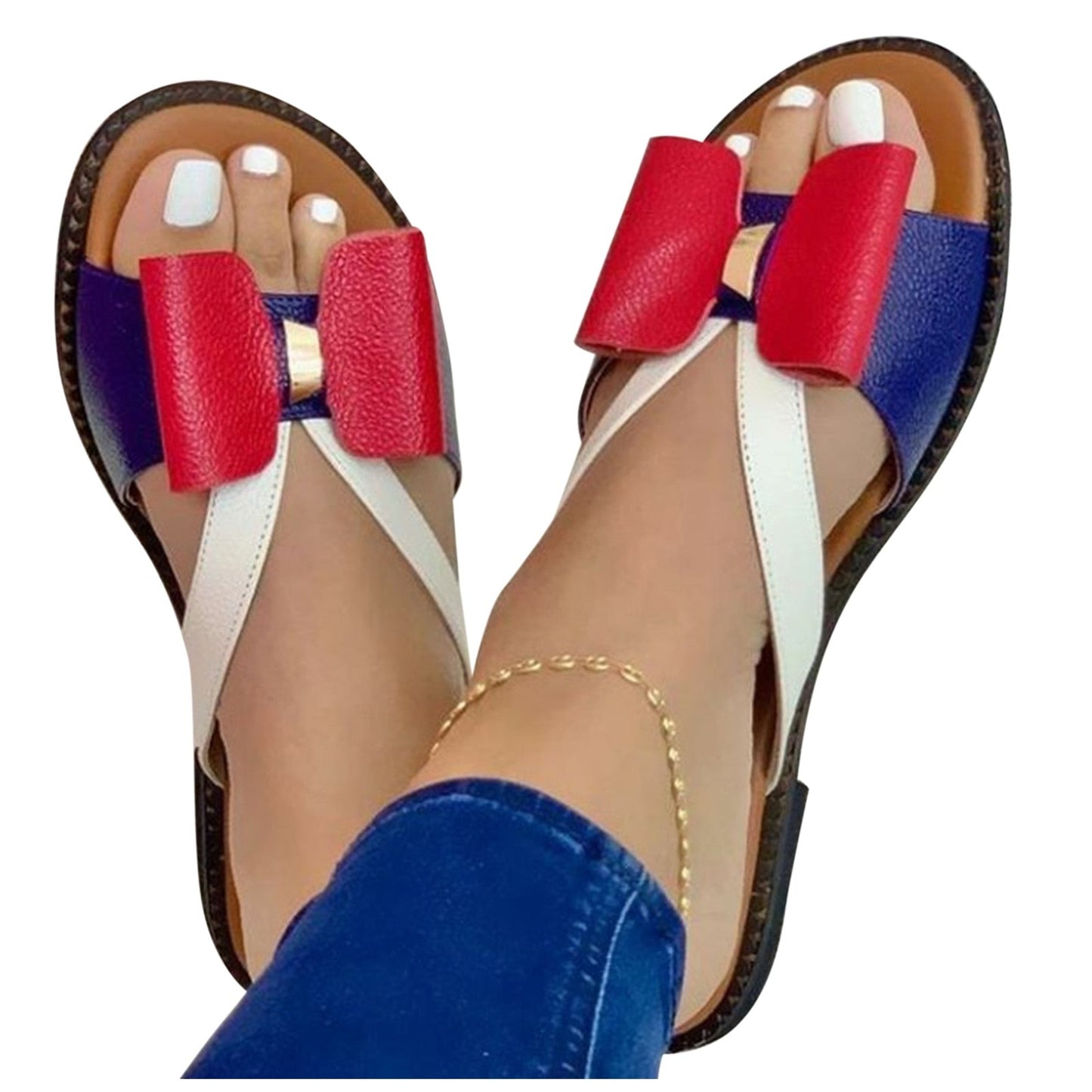 Damen Sandalen mit roter Schleife, blau-weiße Riemen, flach, modisch, Sommermode.