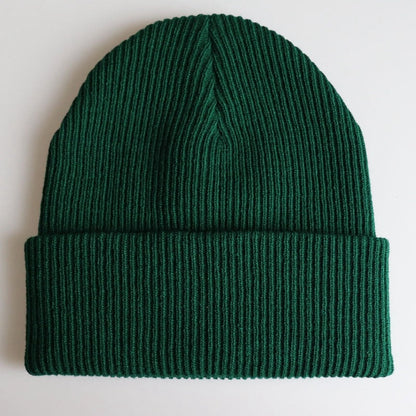 Grüne Strickmütze aus Wolle, Unisex, warm, modisch, Winteraccessoire, geripptes Design.