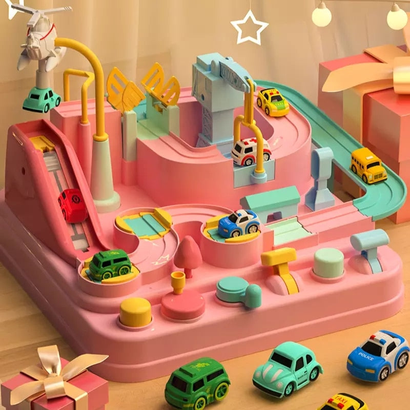 Buntes Spielzeug-Autorennbahn-Set aus Kunststoff mit Autos, rosa Basis, für Kinderzimmer.