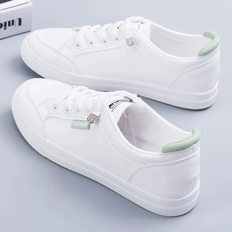 Weiße Damen-Sneaker, Schnürschuhe, Sommer, Tennisstil, modisch, bequem, Freizeit.