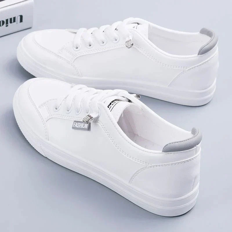 Weiße Damen-Sneaker, Schnürschuhe, Sommer, Tennisstil, modisch, bequem, Freizeit.