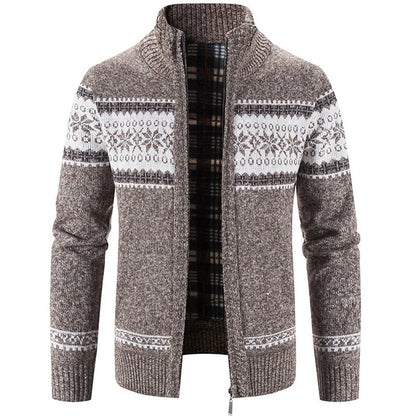 Braune Herren-Strickjacke mit Reißverschluss, Norwegermuster, Wintermode, warm, casual.