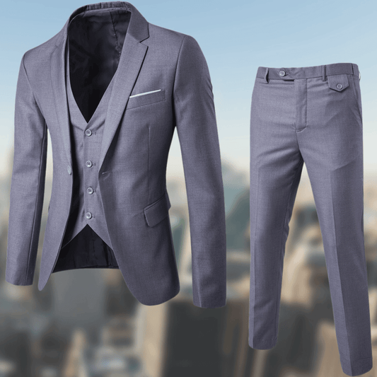 Grauer Herrenanzug mit Weste, elegantes Design, ideal für formelle Anlässe.