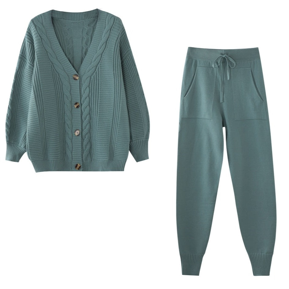 Grüner Strick-Cardigan und Jogginghose Set, Damenmode, gemütlich, Freizeitkleidung.