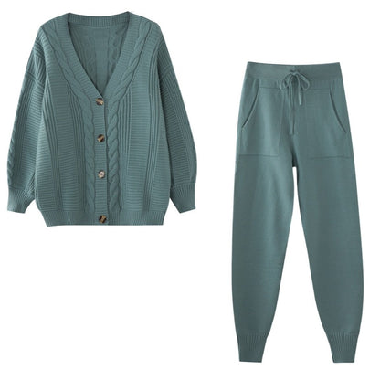Grüner Strick-Cardigan und Jogginghose Set, Damenmode, gemütlich, Freizeitkleidung.