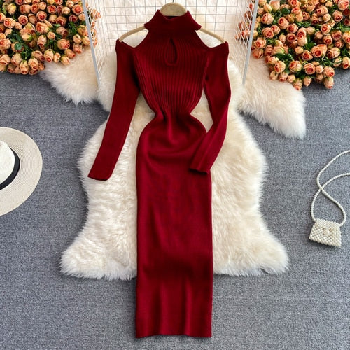 Rotes Strickkleid mit Cut-Outs, langärmelig, figurbetont, elegantes Design, Damenmode.