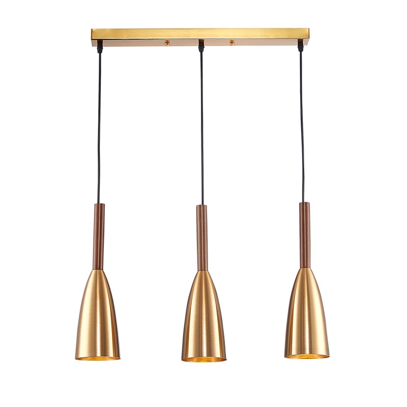 Goldene Pendelleuchte mit drei Lampenschirmen, modernes Design, ideal für Esszimmerbeleuchtung.