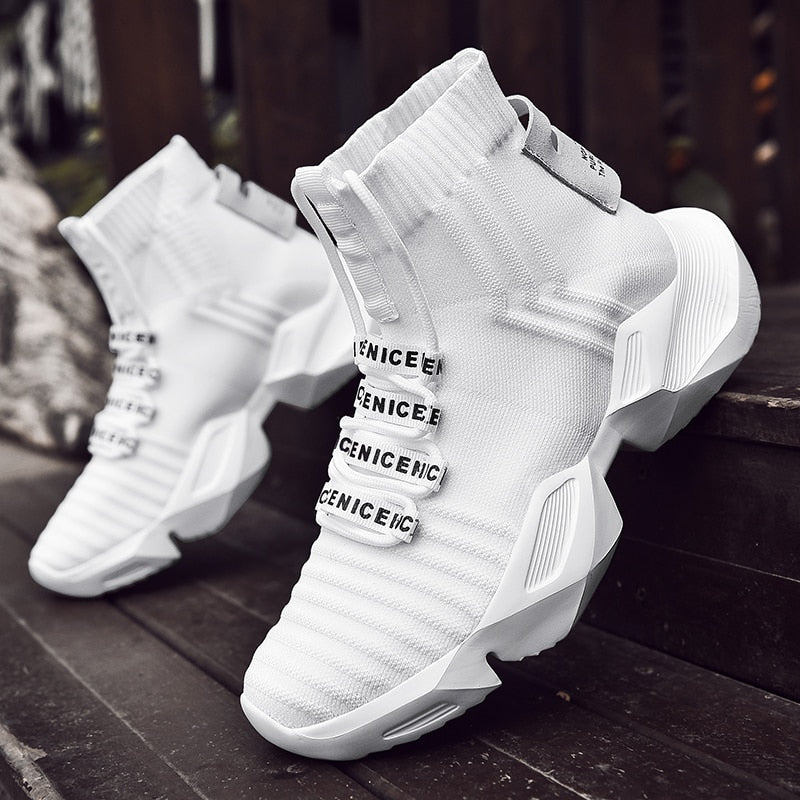 Weiße High-Top-Sneaker, atmungsaktives Strickmaterial, modisches Design, Herren-Sportschuhe.