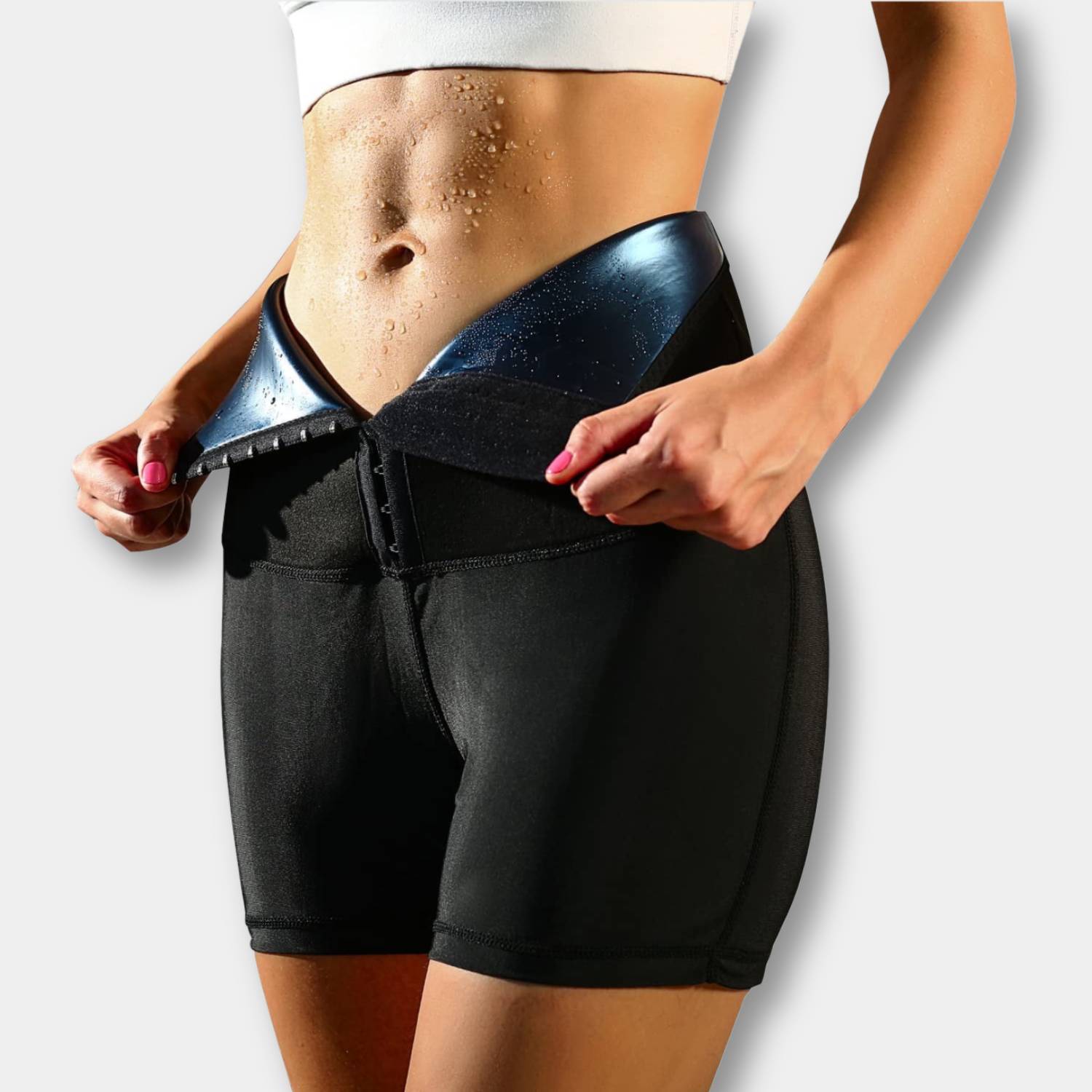 Frau in schwarzer Sauna-Sweathose mit Taillentrainer, Fitness, Fettverbrennung, Shapewear.