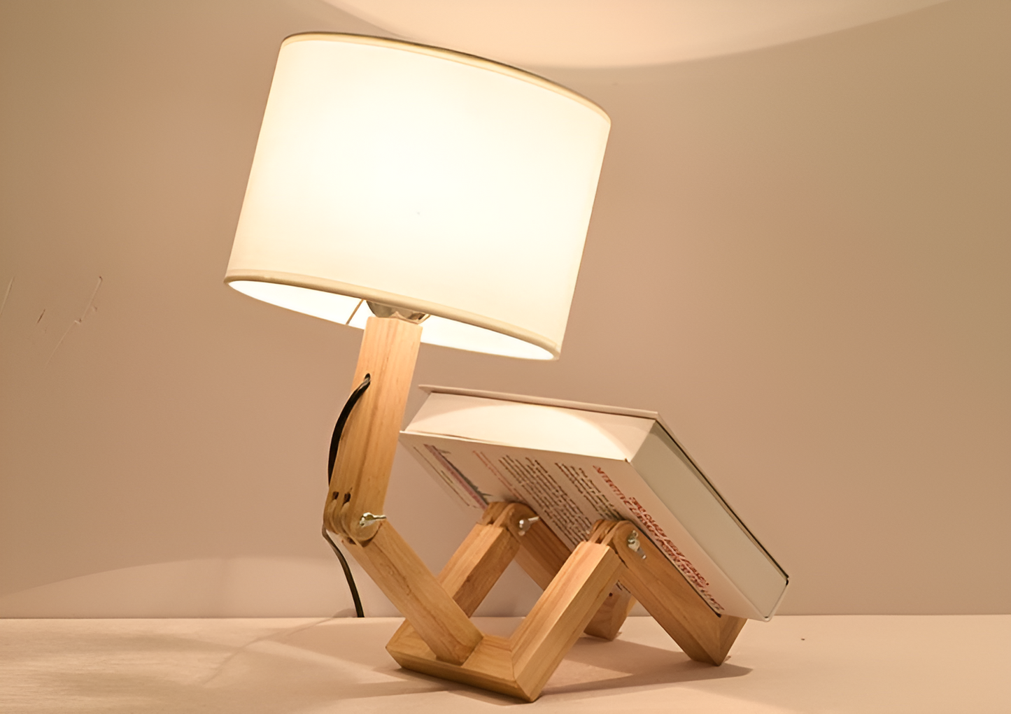 Flexibel robot skrivbordslampa i massivt trä - LumoBot