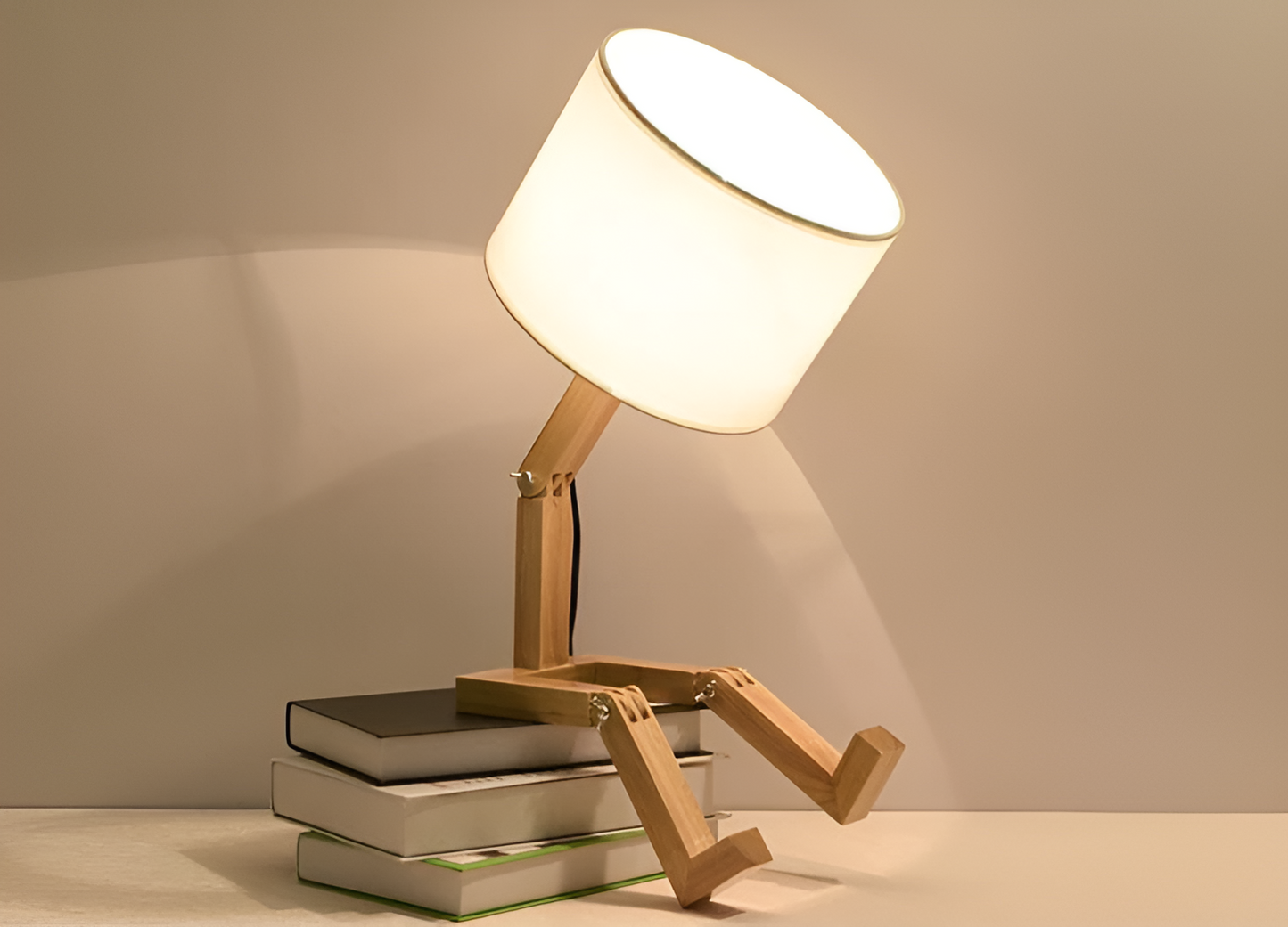 Flexibel robot skrivbordslampa i massivt trä - LumoBot