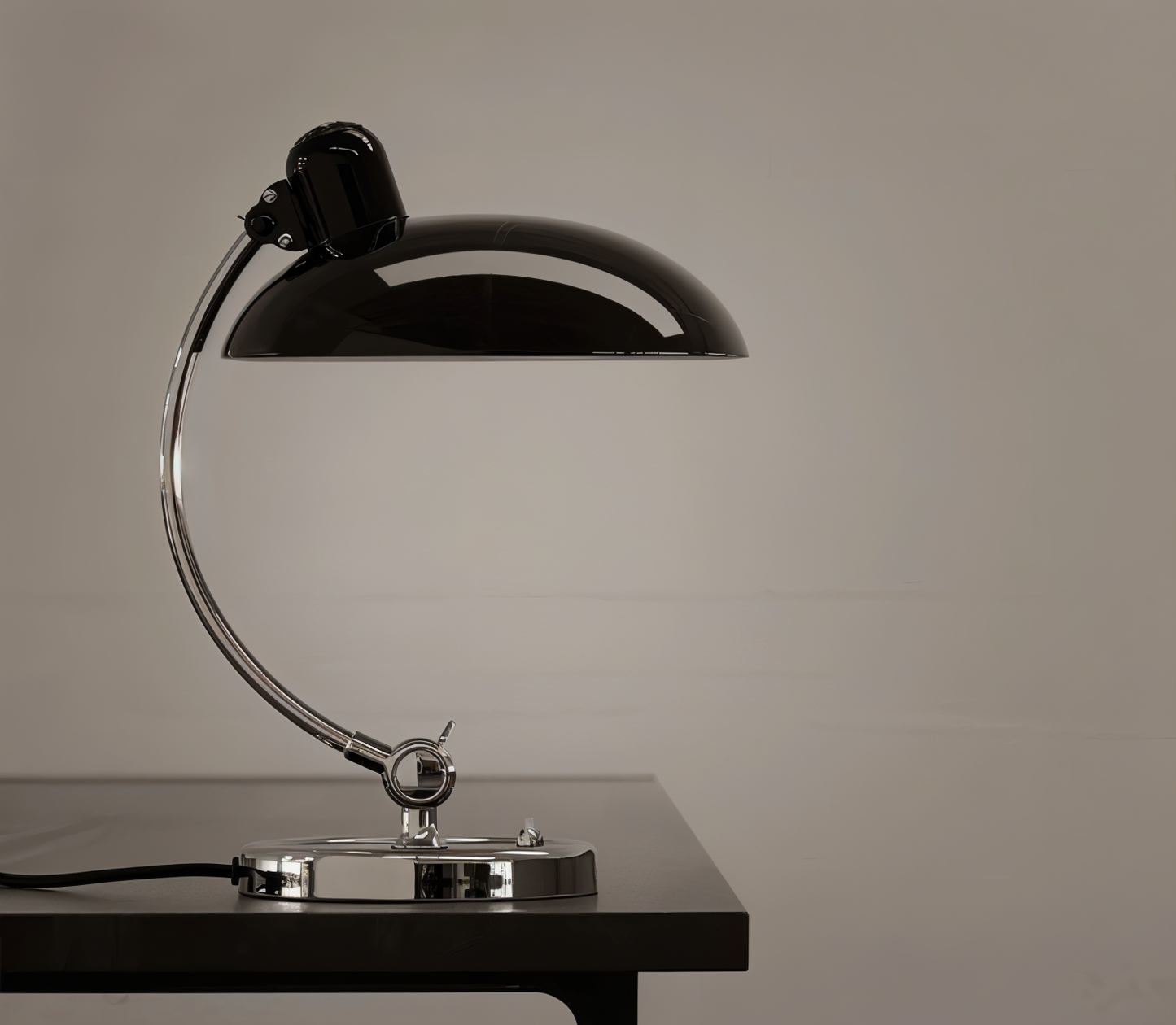 Justerbar vintage skrivbordslampa i järn – Virella