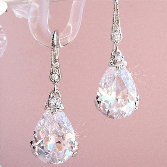 Silberne Ohrringe mit tropfenförmigem Zirkonia, klassisch, elegant, für Damen, Hochzeit.