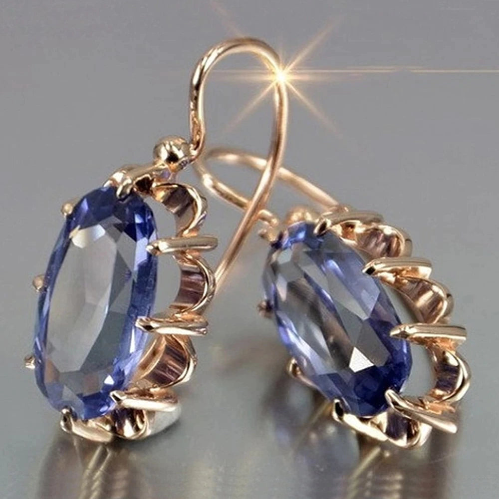Goldene Ohrringe mit ovalem blauen Zirkonia, elegantes Design, Damen-Schmuck.