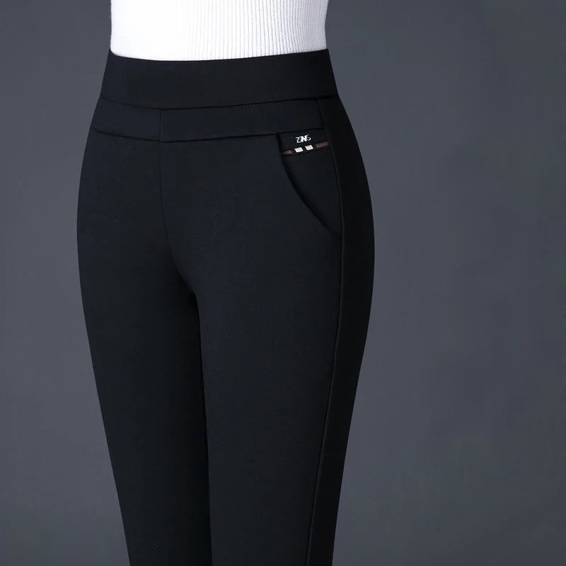 Schwarze Damenhose, elastisch, mit Seitentasche, ideal für Freizeit und Büro.