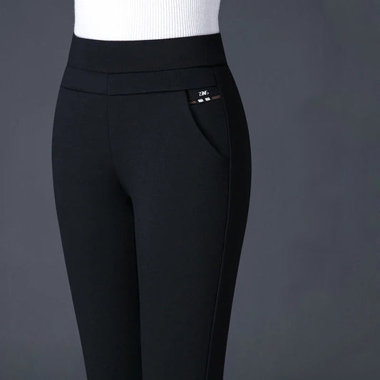 Schwarze Damenhose, elastisch, mit Seitentasche, ideal für Freizeit und Büro.