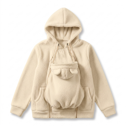Gräddvit hoodie i sherpafleece uppställd platt med babypanelen med björnöron på framsidan och dragkedjor längs sidorna. 11