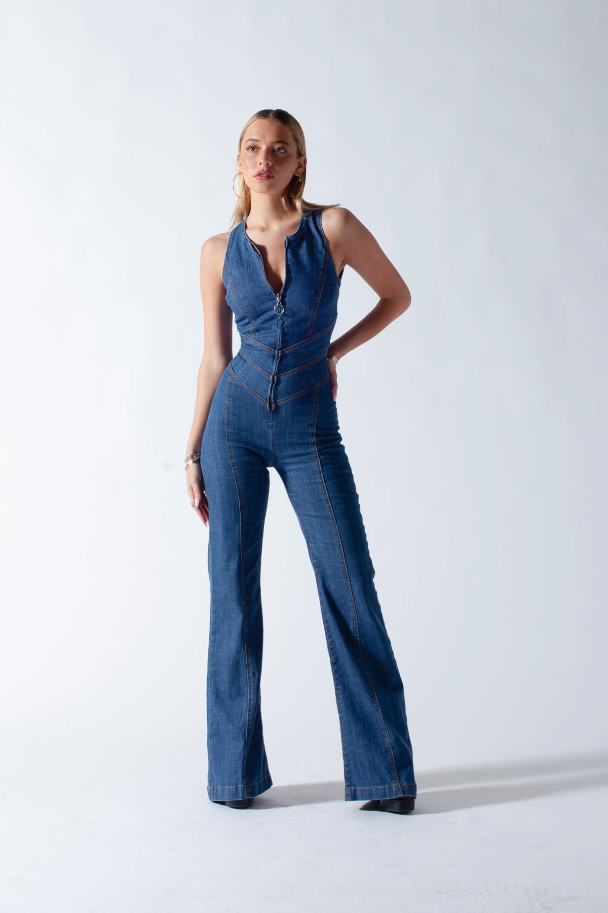 Hjärtformad rygglös jeansjumpsuit för damer – Höstlöv-utgåvan