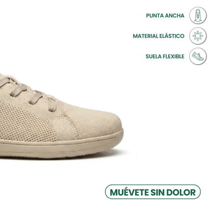 Närbild på tådelen av den beige skon med ikoner för bred tå, elastiskt material och flexibel sula. 5