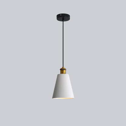 Moderne weiße Pendelleuchte mit schwarzem Kabel, ideal für Wohnzimmer oder Esszimmerbeleuchtung.