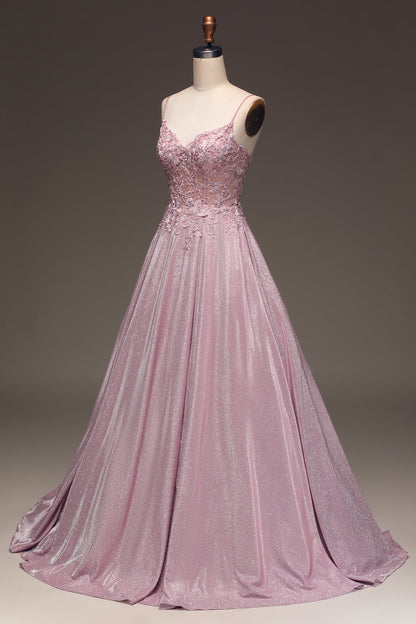Rosa Abendkleid mit Spaghettiträgern, floralen Applikationen, bodenlang, elegant, festlich.