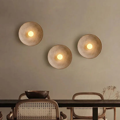Drei runde, moderne Wandlampen aus Harz, warmes Licht, Vintage-Stil, Wohnzimmer-Dekor.