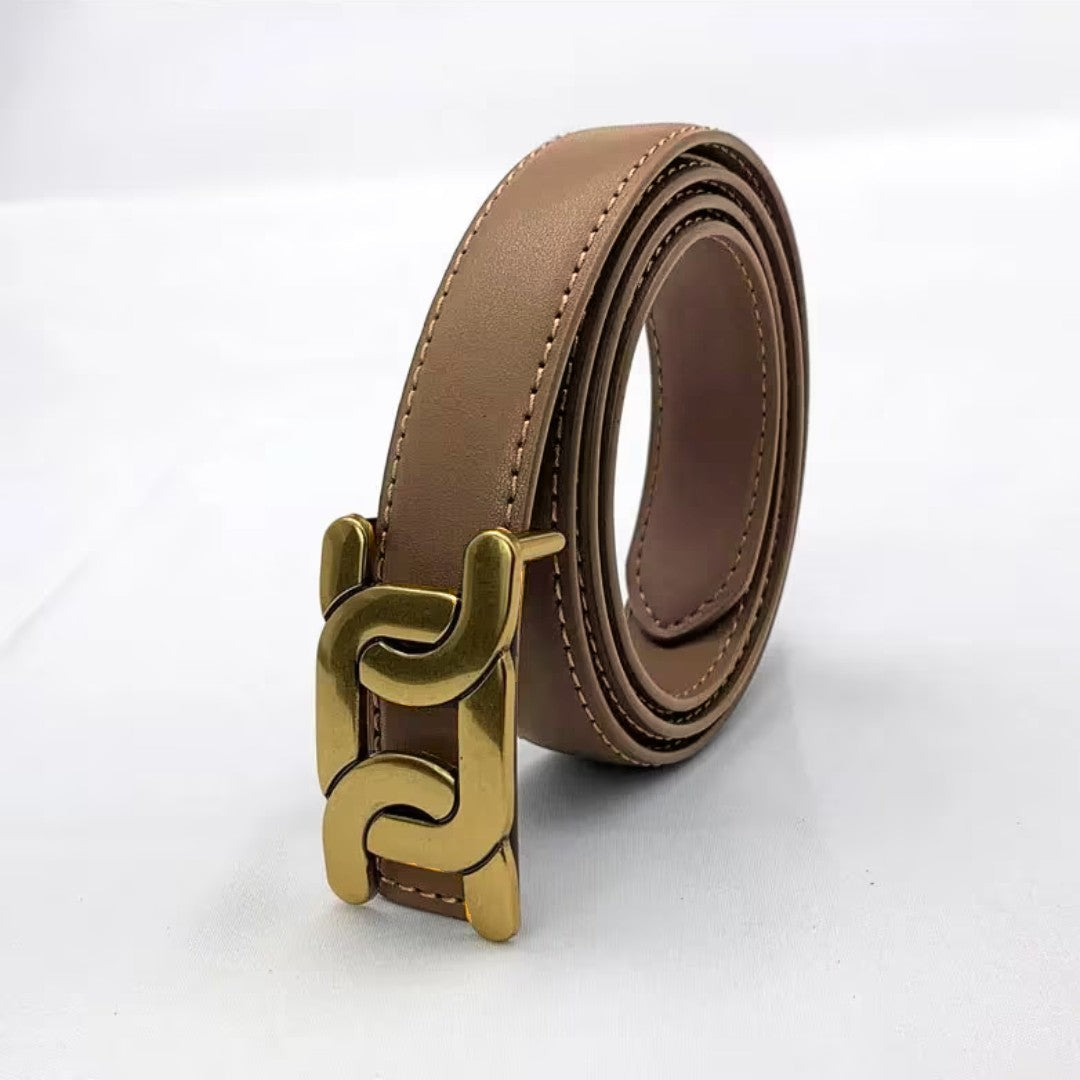Beigefarbener Ledergürtel mit goldener Schnalle, modisches Accessoire, Unisex, elegant.