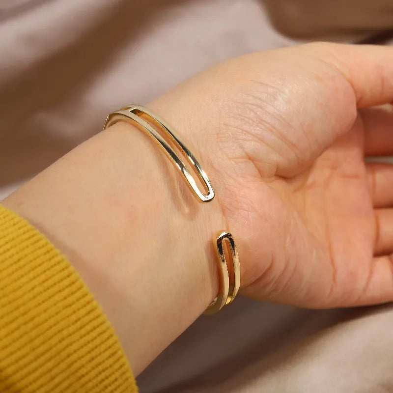 Kunstvoll Gestaltetes Armreif - GoldKnot 