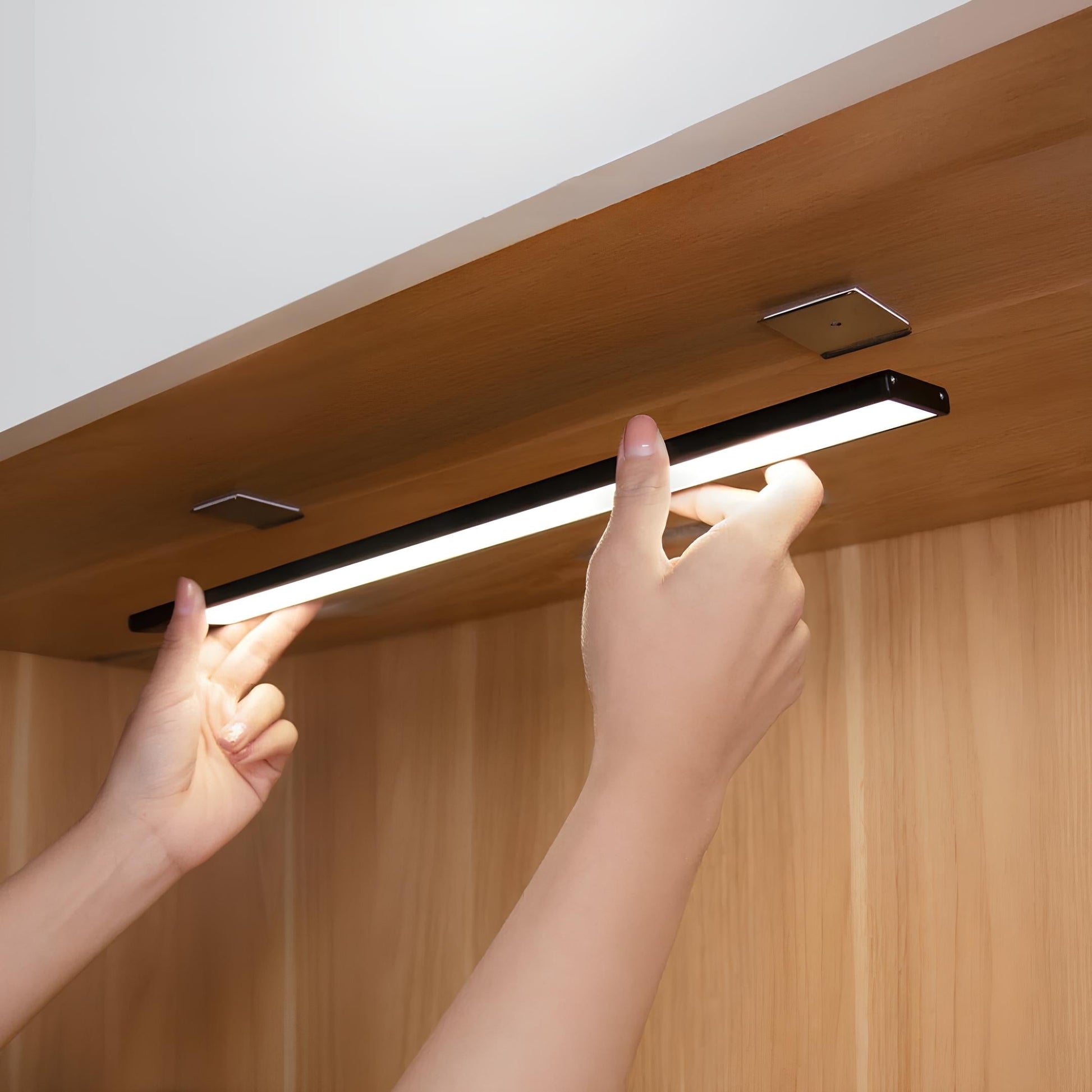 LED-Unterbauleuchte, schwarz, modern, energiesparend, für Küche oder Büro, einfache Montage.