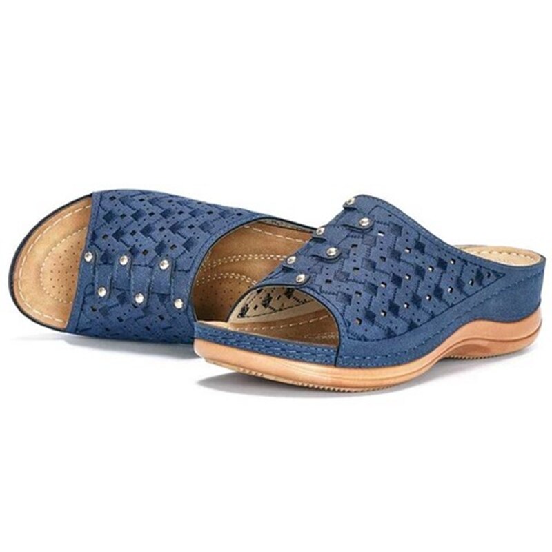 Blaue orthopädische Sandalen, komfortabel, geflochtenes Design, Damenmode, Sommer.