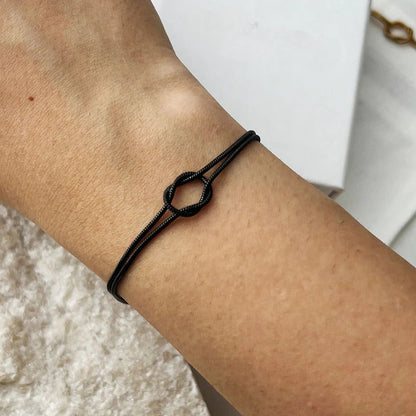 Minimalistiskt knutarmband – Elva