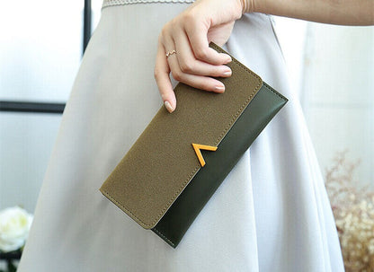 Damenhandtasche aus braunem und grünem Leder, elegantes Design, modisches Accessoire.