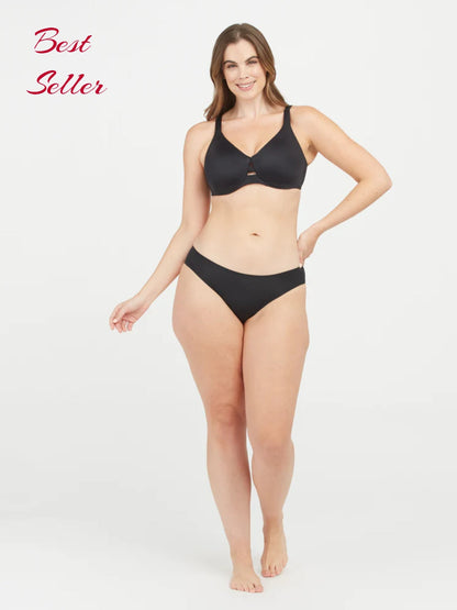 Frau in schwarzem Minimizer-BH und Slip, nahtlos, bequem, Bestseller-Dessous.