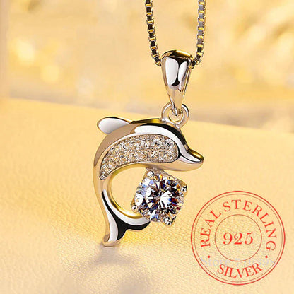 Silberner Delfin-Anhänger mit Zirkonia, 925 Sterling Silber, elegantes Schmuckdesign.