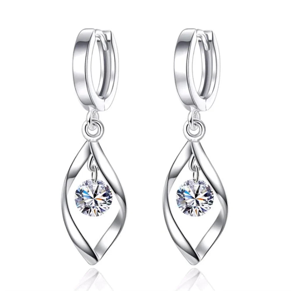Silberne Ohrringe mit Zirkonia-Anhänger, elegantes Design, Schmuck für Damen.