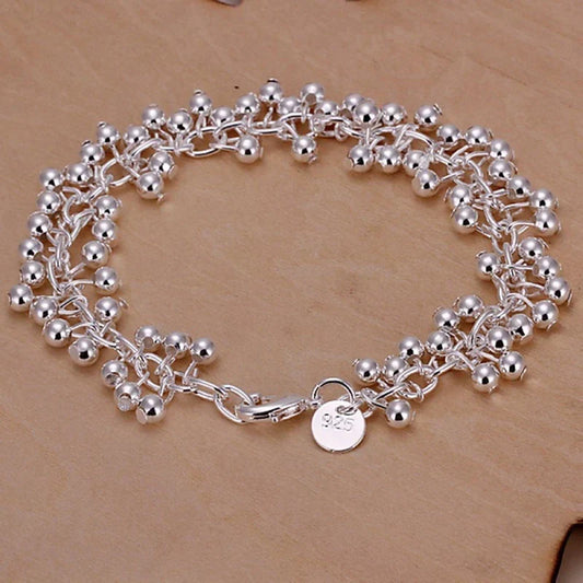 Silberarmband mit Perlen, 925 Sterling Silber, elegantes Schmuckdesign, Damenaccessoire.