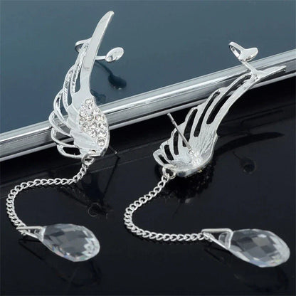 Silberne Ohrklemmen mit Kristallanhänger, elegantes Design, Modeschmuck für Damen.