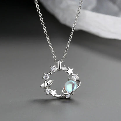 Silberne Halskette mit Planeten- und Sternanhänger, Opal, Damen-Schmuck, Geschenkidee.