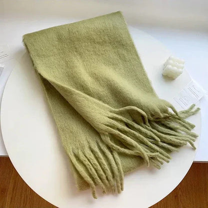 Grüner Wollschal mit Fransen, weiches Material, modisches Accessoire, Herbst Winter Schal.