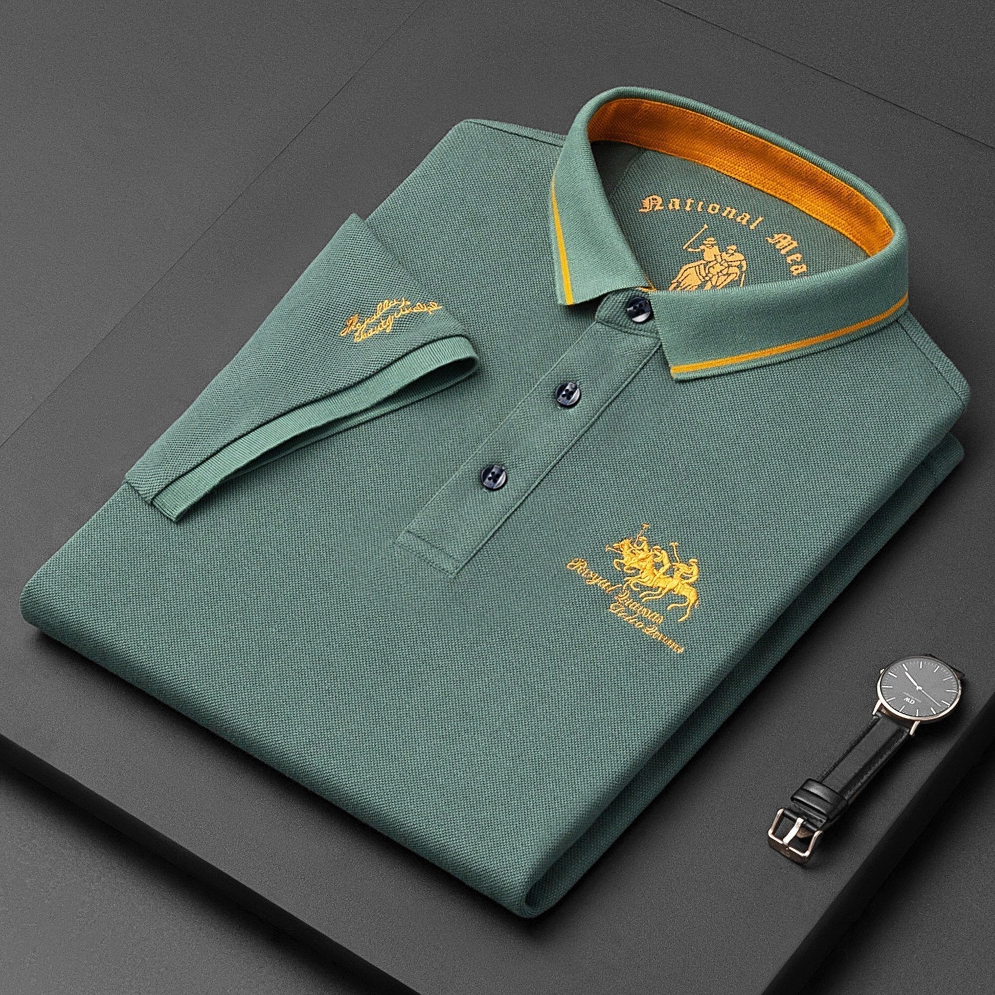 Graues Polohemd mit gelber Stickerei, Baumwolle, Herrenmode, elegantes Design.
