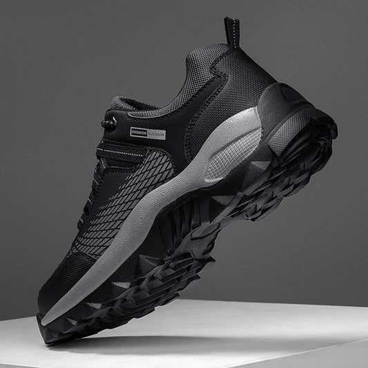 Schwarze wasserdichte Herrensneaker, rutschfest, Outdoor, Leder, 2023, robustes Design.