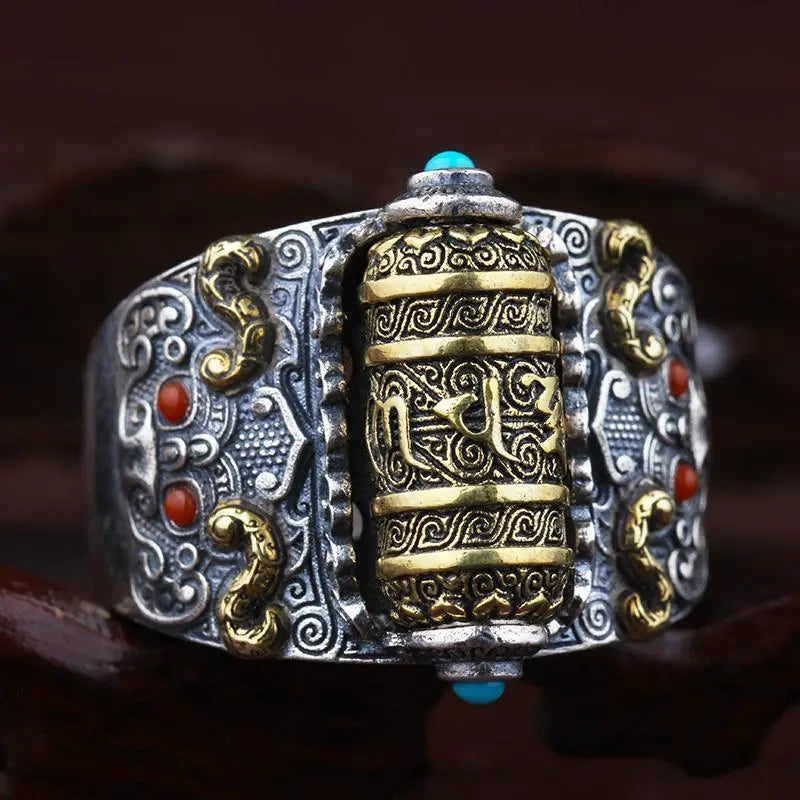 Silberring mit tibetischen Gebetsrad, goldene Verzierungen, rote Steine, handgefertigt.
