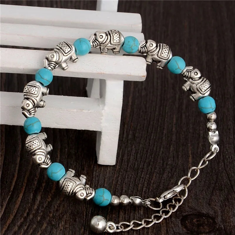 Silberarmband mit blauen Perlen und Elefantenanhängern, verstellbar, modisches Schmuckstück.