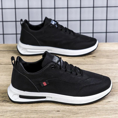 Schwarze Herren-Sneaker, atmungsaktiv, rutschfest, Freizeitschuhe, 2023 Trend, Sportdesign.