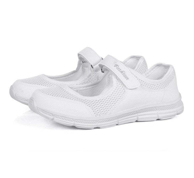 Weiße Mesh-Sneaker, atmungsaktiv, bequem, Damen, Klettverschluss, sportlich, leicht.