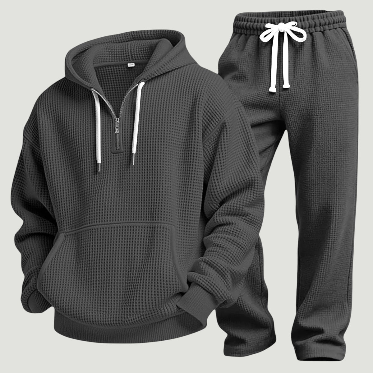 Mörkgrått set av våffelstickad huvtröja med halv dragkedja, kängurulficka och joggingbyxor med vitt dragsnöre, fristående produktbild. 7